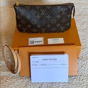 ❌SOLD❌ Pochette Accessoires Monogram